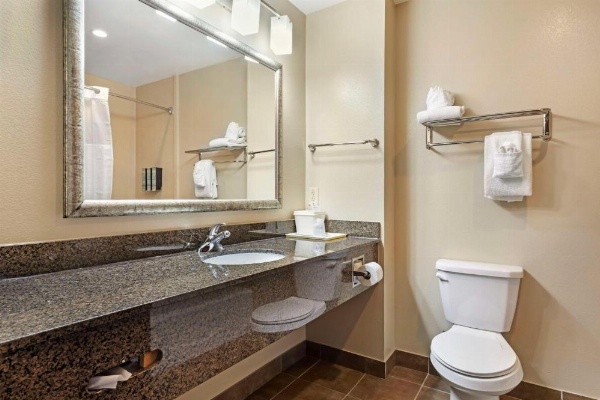 Best Western Carthage Inn & Suites image 13