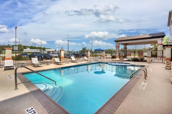 Best Western Carthage Inn & Suites image 4